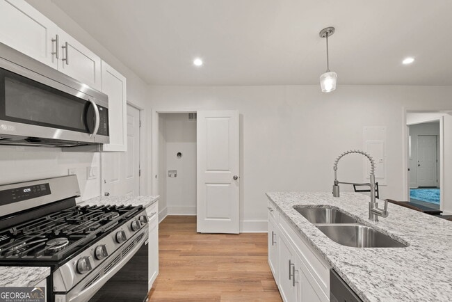 Building Photo - 636 Francis Pl NW