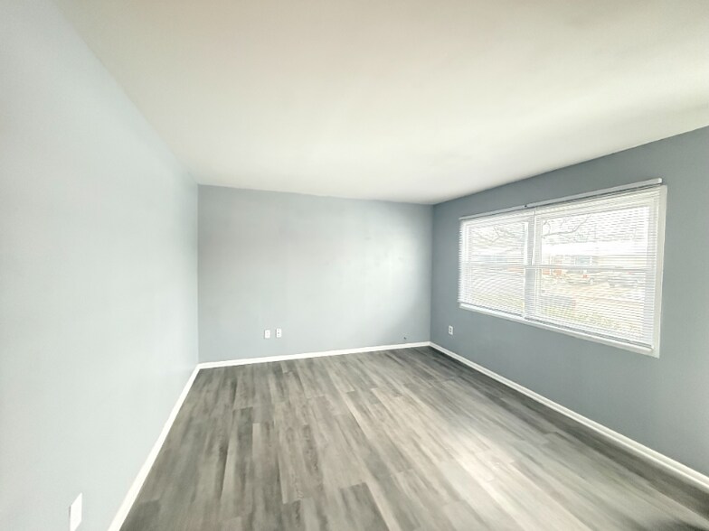 Building Photo - 1328 Longfellow Dr