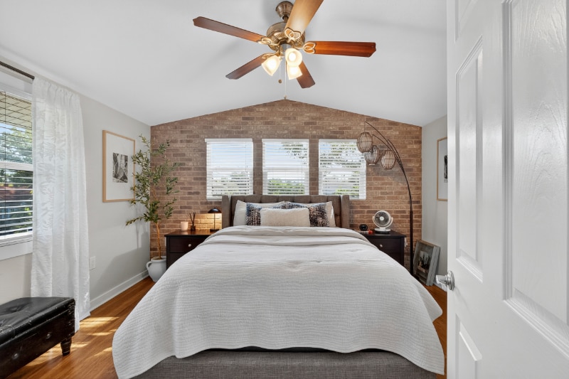 Building Photo - 1017 12th Ave N