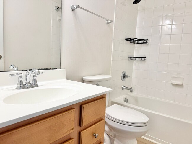 Building Photo - 127 Streamview Dr