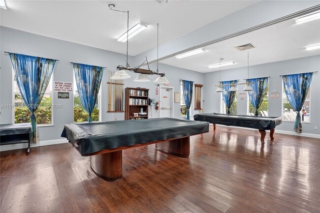 Building Photo - 2821 Somerset Dr