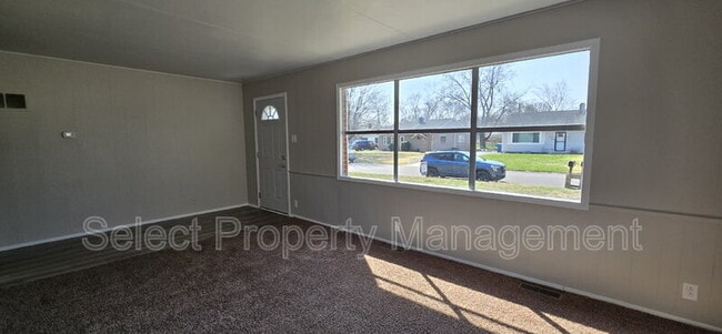 Building Photo - 536 Royalton Dr