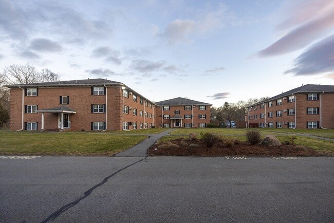 Building Photo - 11 Leonard Rd