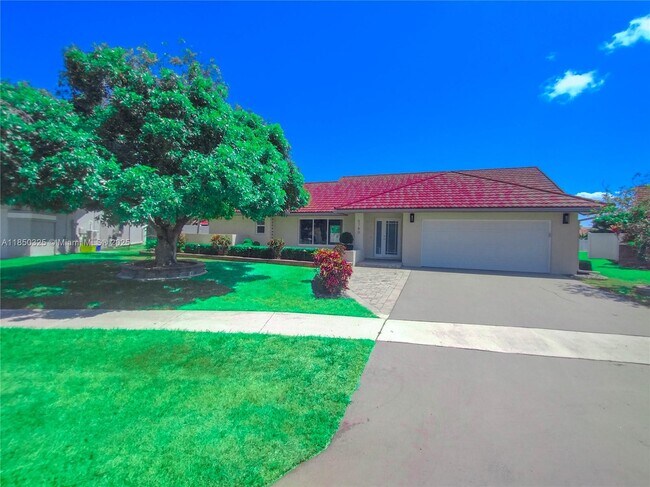 Building Photo - 5780 Sun Pointe Cir