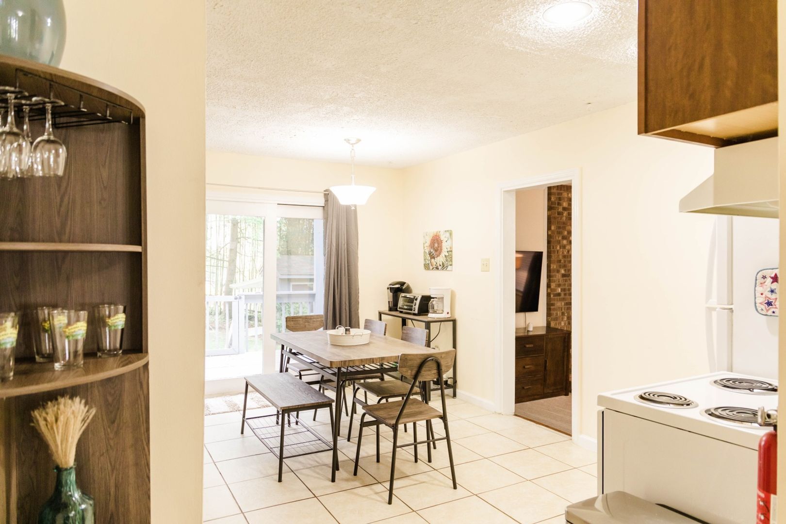 Building Photo - 39 Southwicke Dr