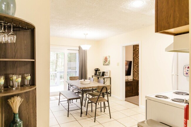 Building Photo - FULLY FURNISHED - Charming 3BR House in Arden