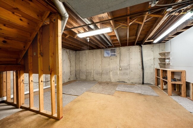 Building Photo - 2 bedroom 3 bath Updated townhome in Lakewood!