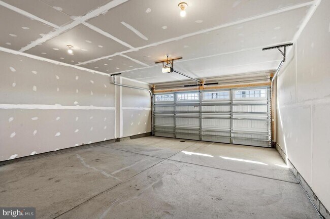 Building Photo - 9399 Edenderry Dr