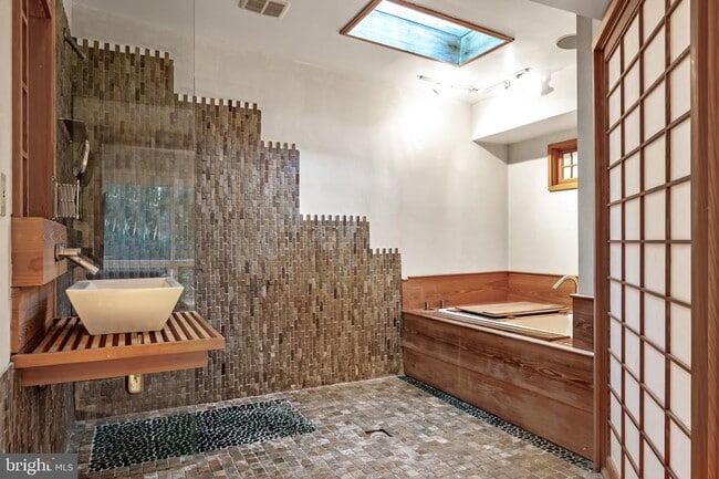 Building Photo - 2227 Glasgow Rd