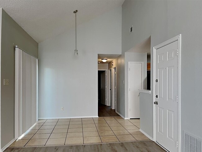 Building Photo - Captivating Single Family Home | 3 BR/2BA | 1-Car Covered Parking | Gated backyard