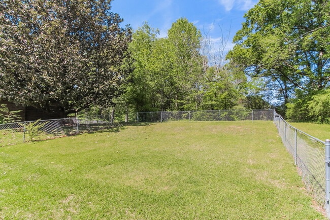 Building Photo - 201 Beechwood Dr