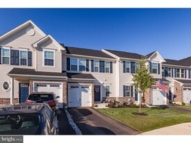 Building Photo - 207 Cricket Dr