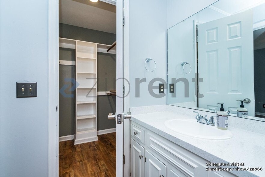 Building Photo - 3633 Meadow Creek Ln