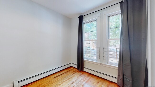 Building Photo - 86 Edwards St