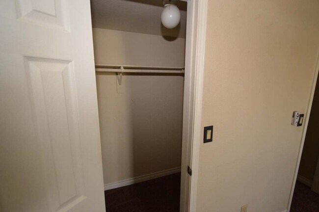 Building Photo - 2nd Floor Condo in a Gated Community