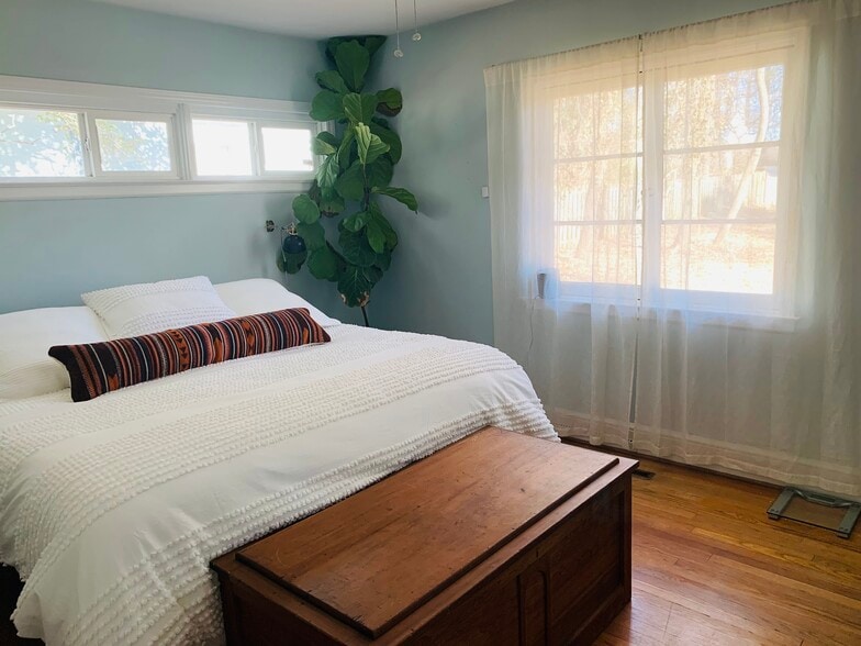 Building Photo - 809 Woodland Ave