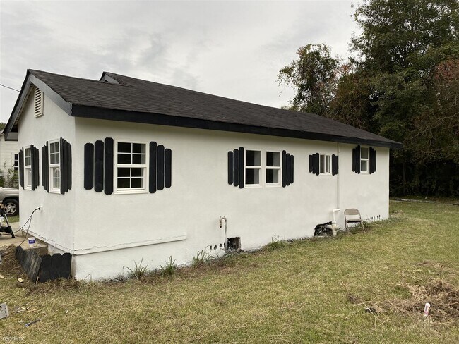 Building Photo - 2 br, 1 bath House - 1005 Country Club Road