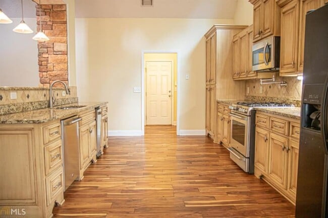 Building Photo - 168 Hamlin Rd