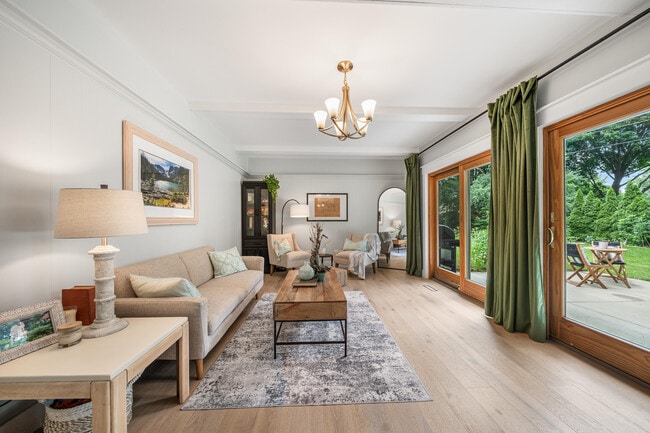 Building Photo - 4552 Wagon Wheel Dr