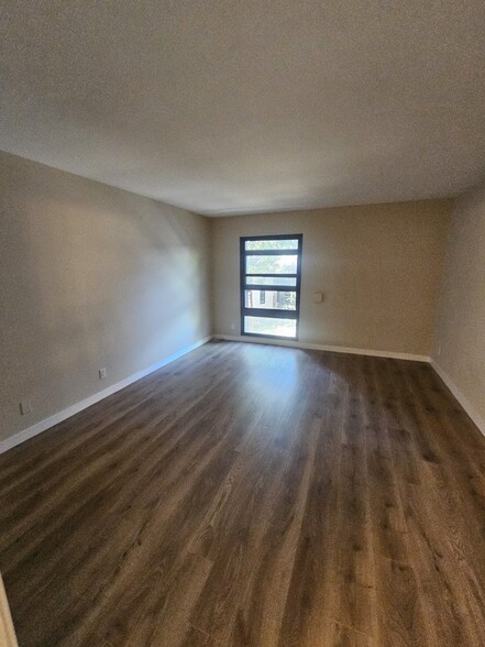 Building Photo - 8650 Gulana Ave