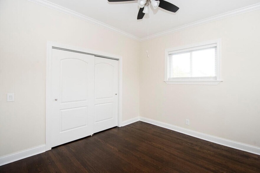 Building Photo - 917 W Waveland Ave