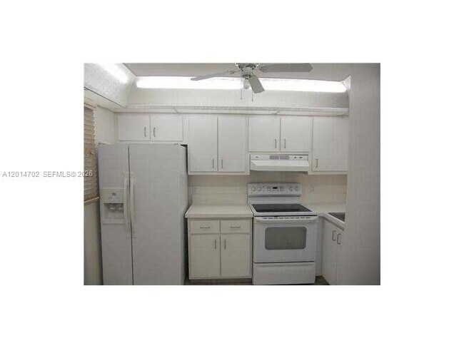 Building Photo - 115 Royal Pk Dr
