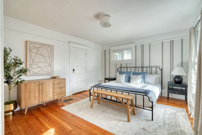 Building Photo - 1032-1036-1036 SE 12th Ave