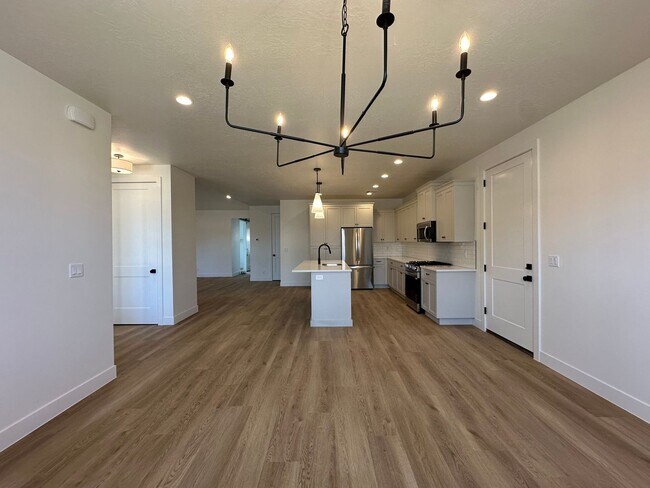 Building Photo - Desert Horizon!! BEAUTIFUL BRAND NEW 4 bed...