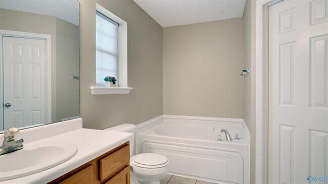 Building Photo - 207 Sandy Wood Ct