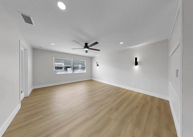 Building Photo - 6515 Santiago Ct