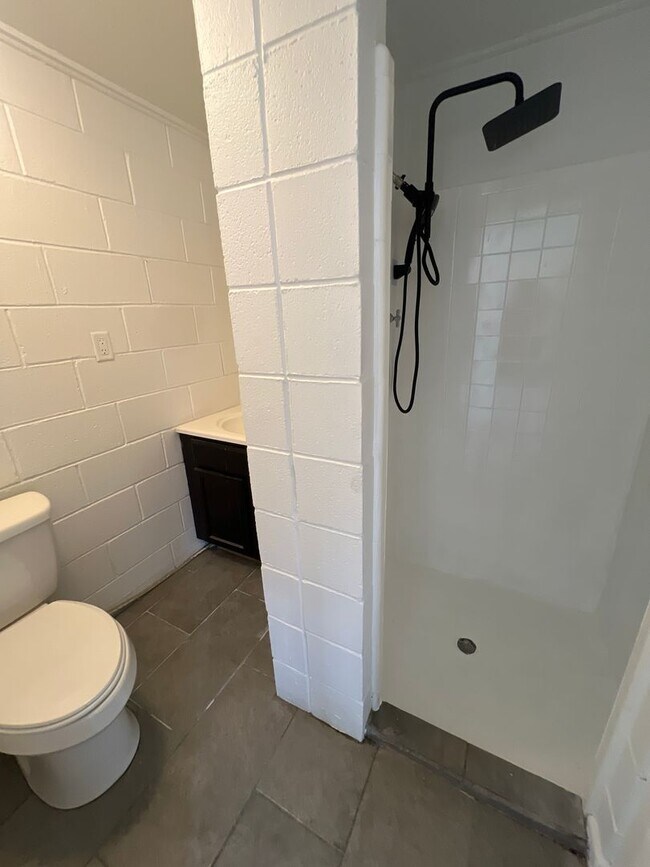 Building Photo - Cute Casita Style Living in historic Albuquerque 1 Bedroom 1 Bath.