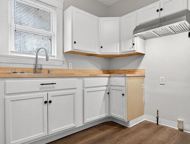 Building Photo - 10100 Yale Ave