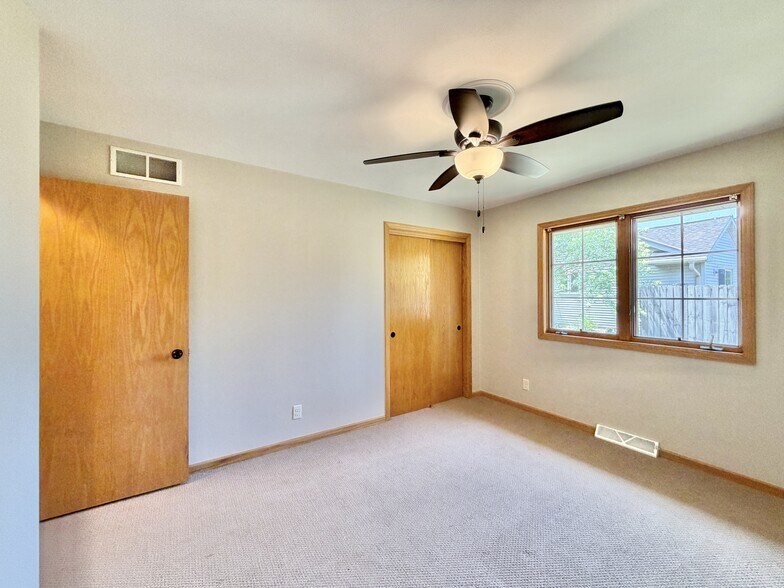 Building Photo - 2701-2703 N Wuthering Hills Dr