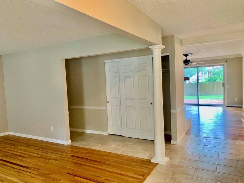 Building Photo - 1141 Old Farm Dr
