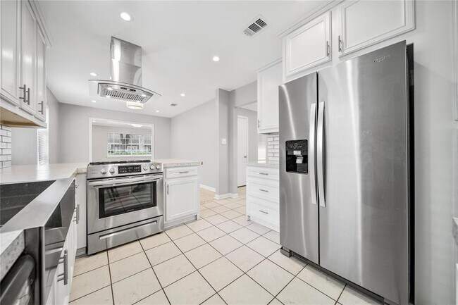 Building Photo - 1059 Richelieu Ln