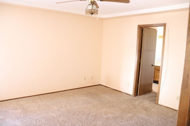Building Photo - Country Club Estates Home