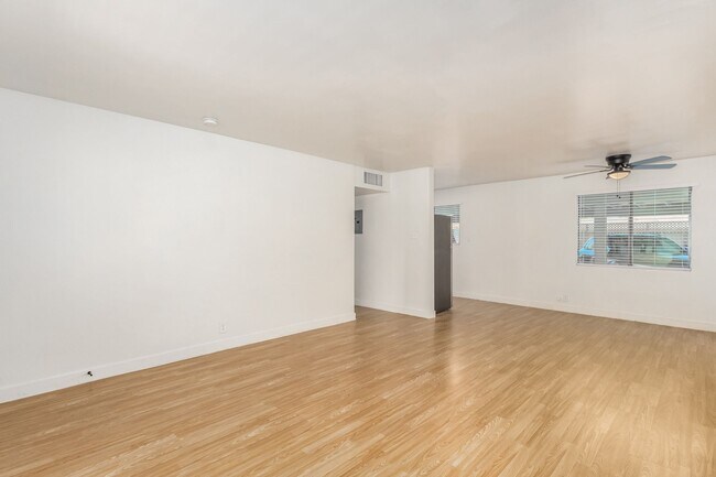 Building Photo - 1231 E Thomas Rd