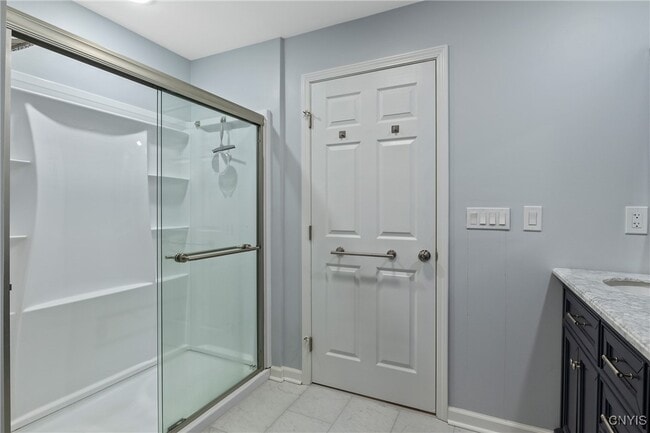 Building Photo - 13 E Edgewater Dr