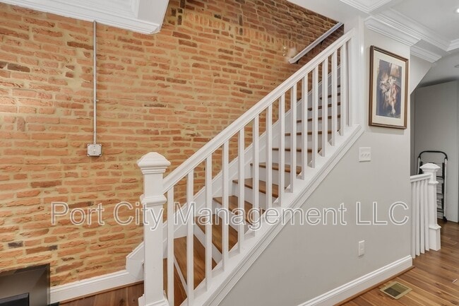 Building Photo - 504 S Milton Ave