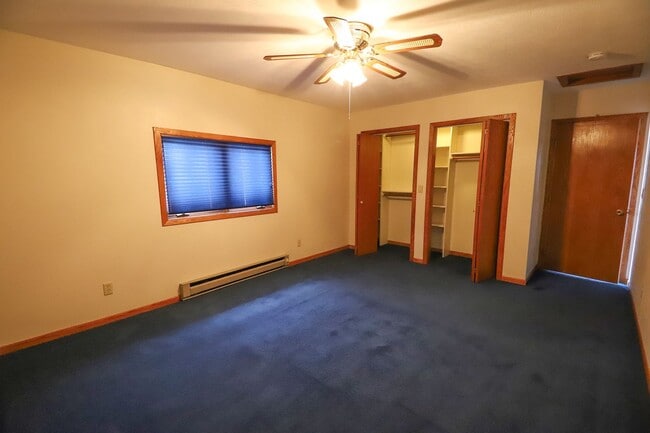 Building Photo - Country property