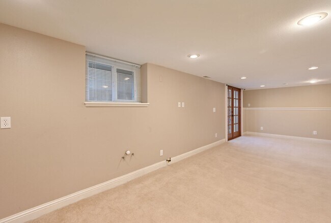 Building Photo - Charming 3 Bedroom/2 Bath Craftsman Home for Lease in Phinney/Greenlake