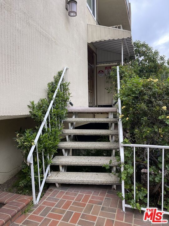 Building Photo - 11635 Mayfield Ave