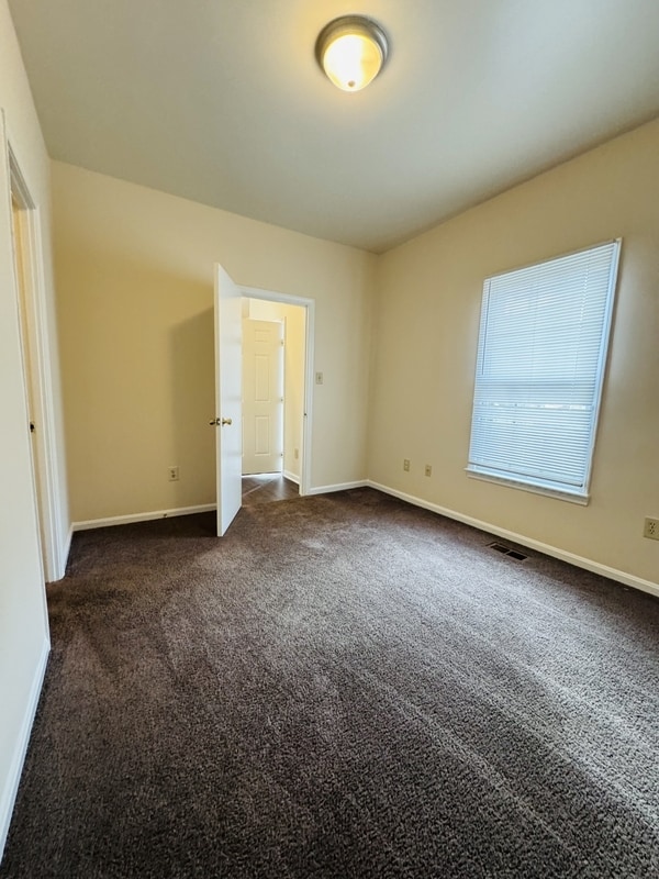 Building Photo - 1323 E 10th St