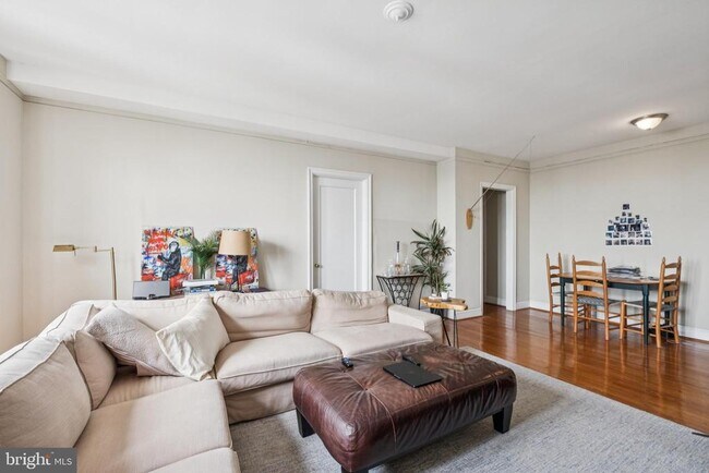 Building Photo - 2031 Locust St