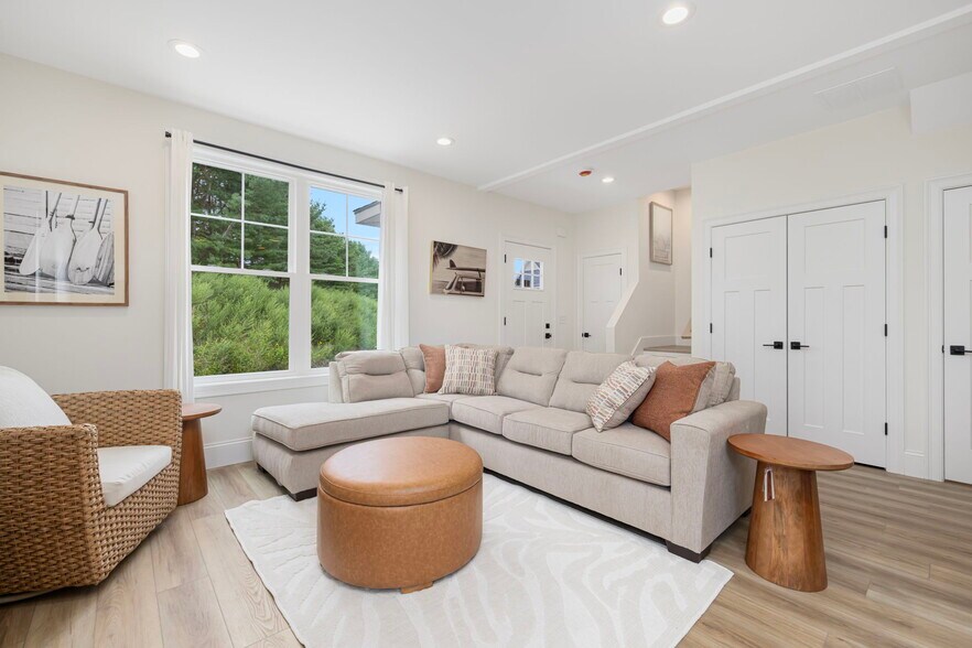 Building Photo - 50 S County Trl