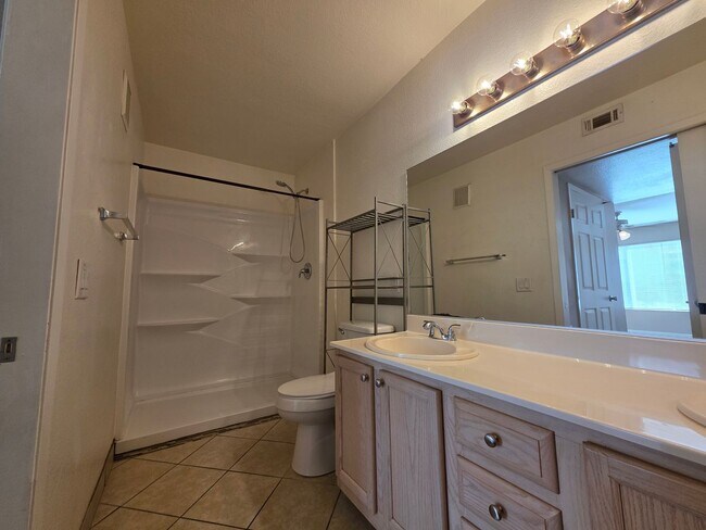 Building Photo - Welcome Home To Canyon Willow