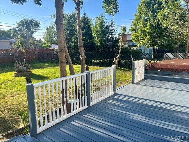 Building Photo - 206 Hillcrest Dr