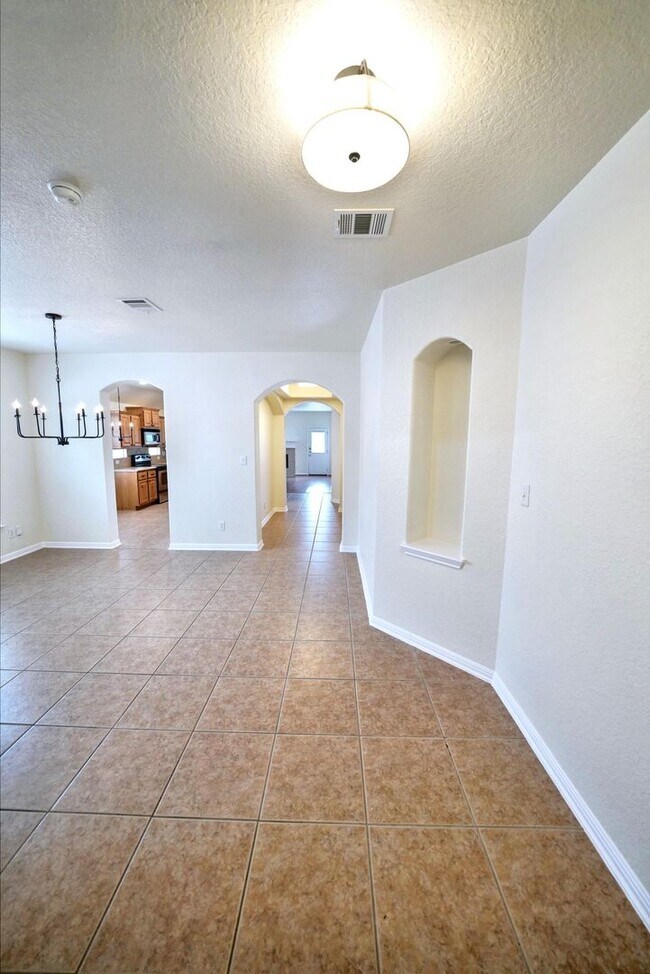 Building Photo - Stunning  Home in the Highly Sought-After ...