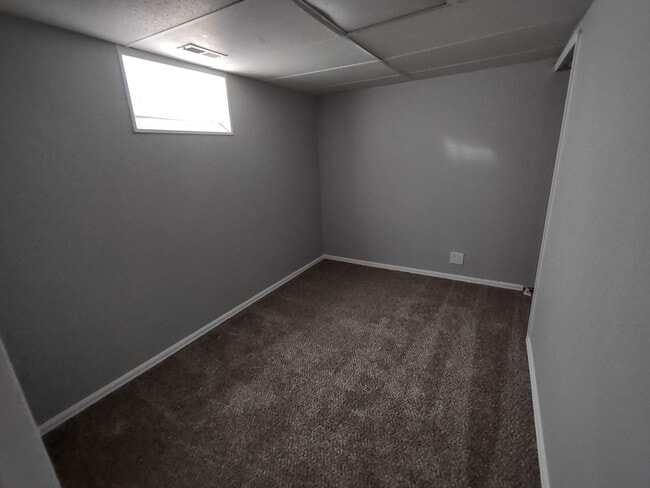 Building Photo - ALL PROSPECTIVE TENANTS MUST SUBMIT A $58 ...