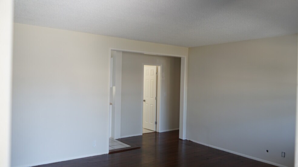 living room - 9628 Broadway